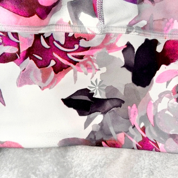 Athleta Salutation Tight Peony 7/8 Leggings Stash Pockets Womens Size XXS - Picture 11 of 11